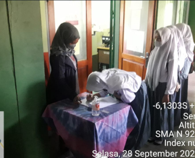 Kegiatan Absensi Peserta ANBK Hari Kedua di Lab Komp. 3