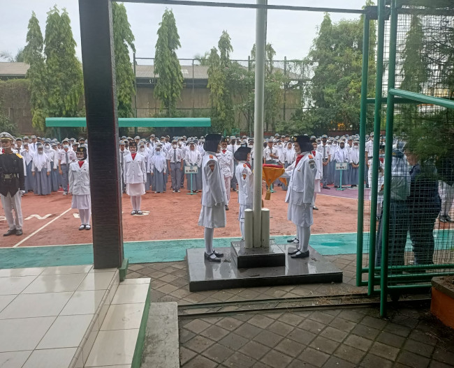 Tim Paskibra dan Penggerek Bendera