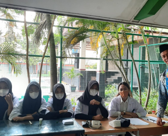 Pemeriksaan Kesehatan oleh Tim Ekskul PMR