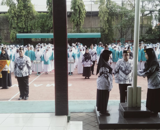 Pasukan Paskibra yang dilaksanakan oleh Guru