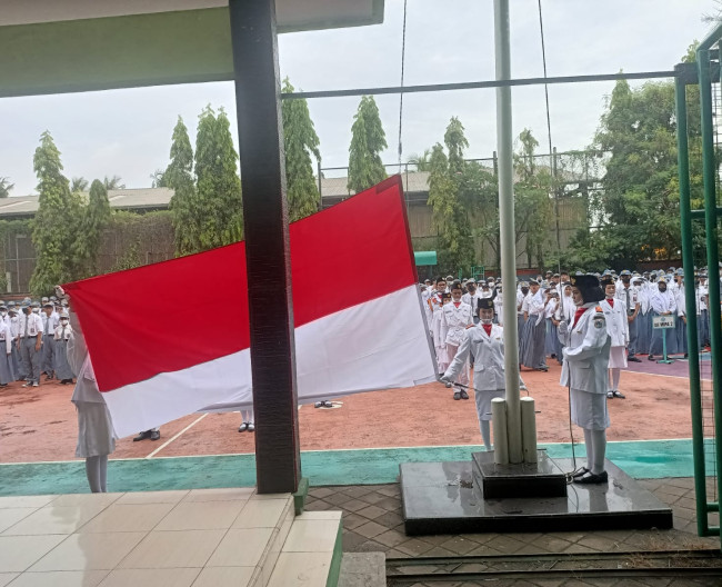 Pengibaran Bendera Merah Putih