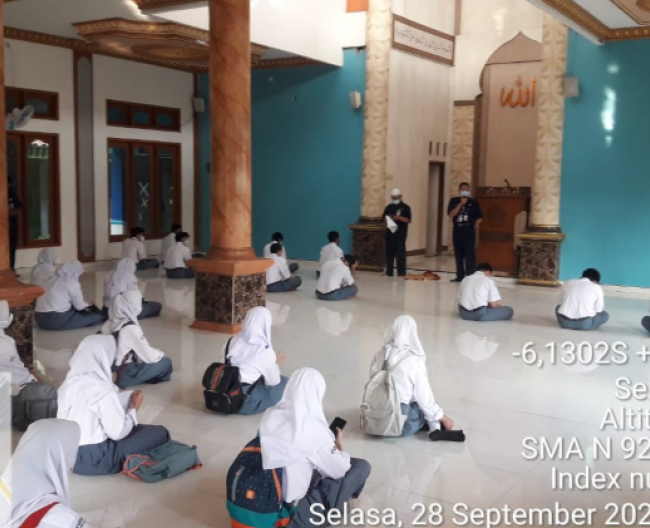 Pengarahan Kepala Sekolah untuk Peserta ANBK Hari Kedua